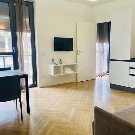 Sky View -Porta Nuova- Appartamento 2 Con Balcone Milan Bagian luar foto