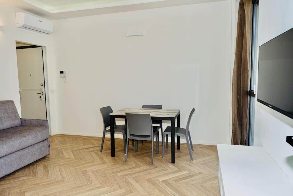 Sky View -Porta Nuova- Appartamento 2 Con Balcone Milan Bagian luar foto